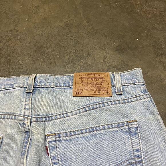 Vintage 90s Levi's 550 Light Blue Relaxed Fit Jeans 34x32 - Picture 5 of 6